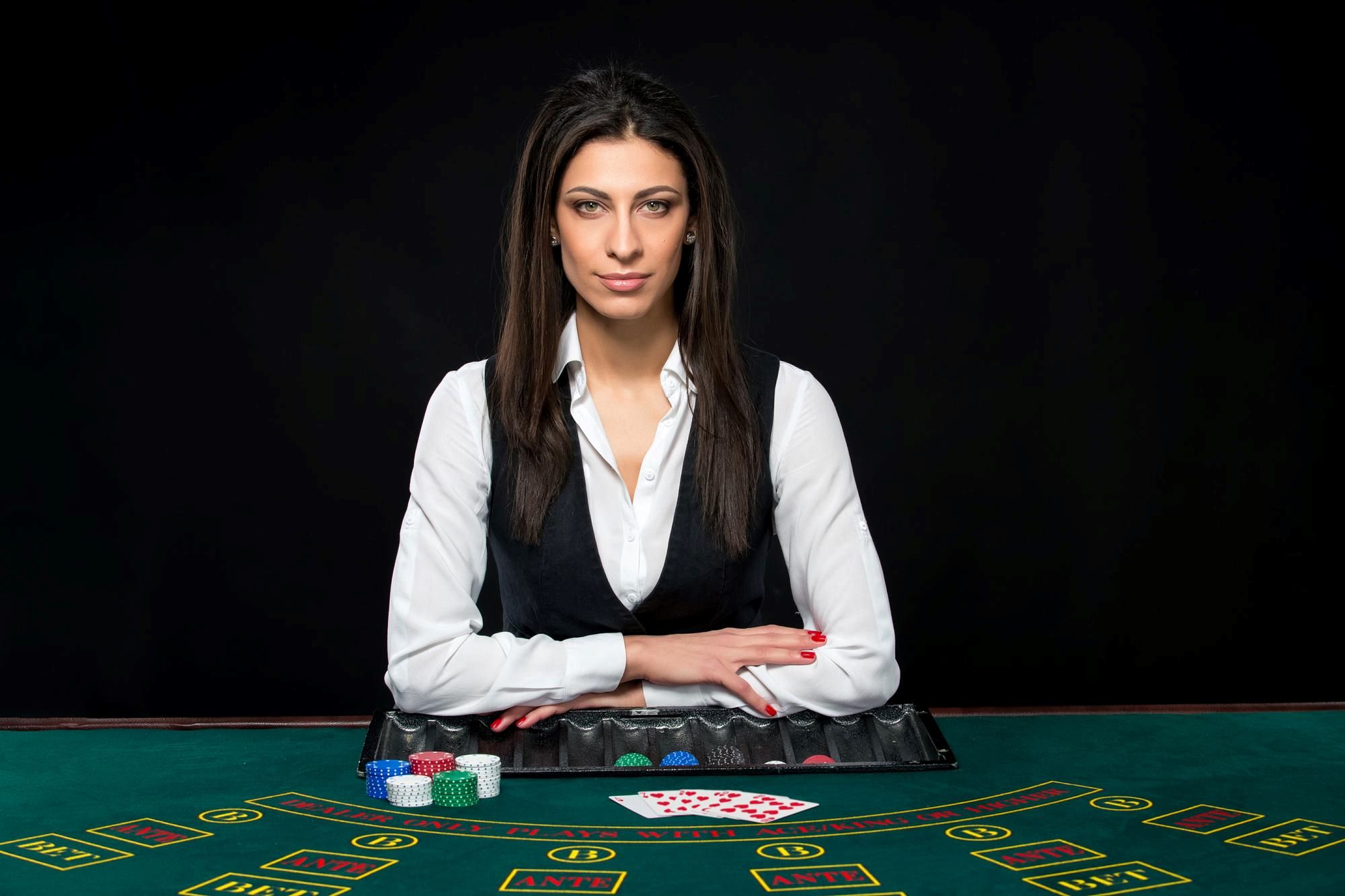 Live Dealer Poker Rooms Accessible in Canada